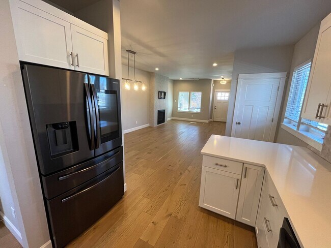 Building Photo - Stand Alone Home w/ Detached Garage and ADU