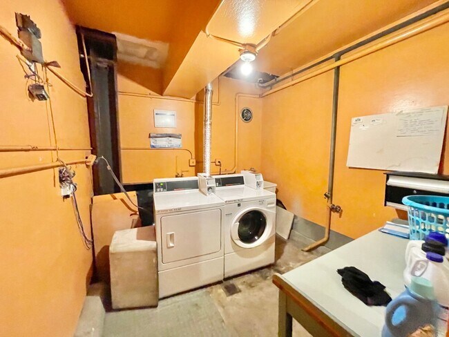 Building Photo - Potrero Hill 1 BR/1BA -  Parking, Laundry,...