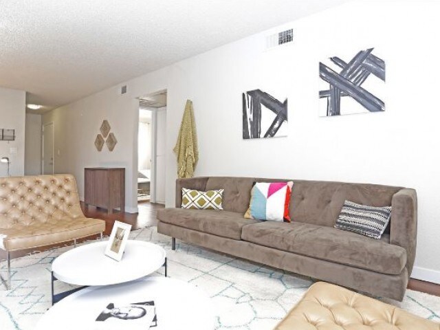 Building Photo - Riverside Villas