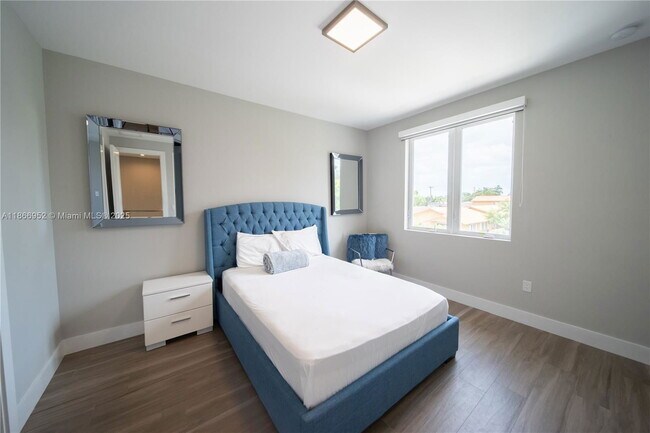 Building Photo - 3653 SW 26th St