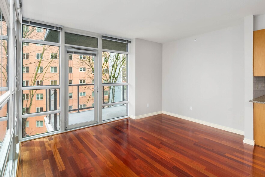 Building Photo - 1420 Terry Ave