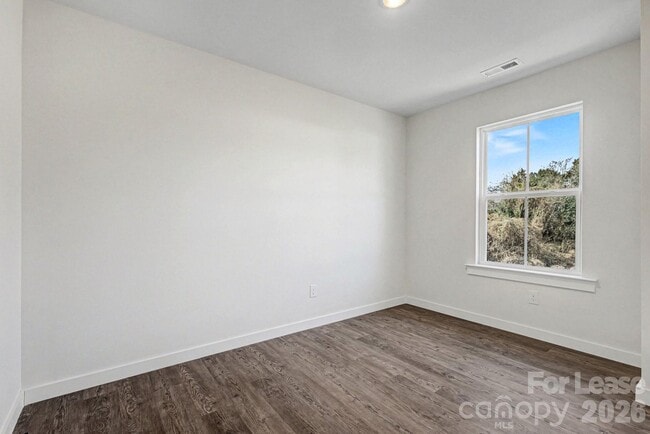 Building Photo - 104 10th Ave SE