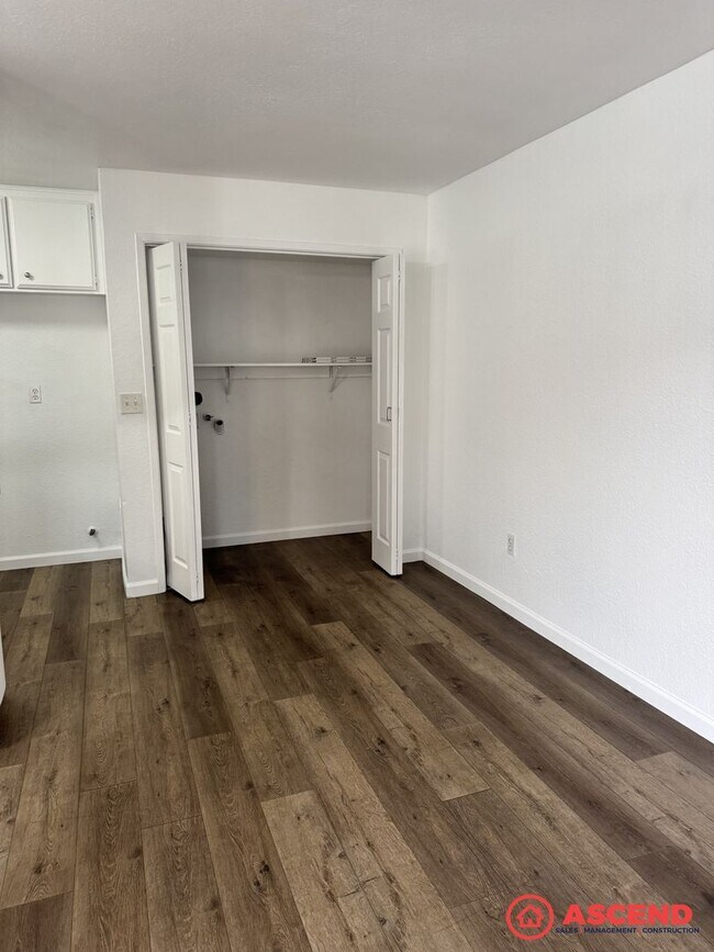 Building Photo - 4809 Hahn Ave
