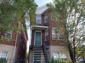 Building Photo - 671 W Division St