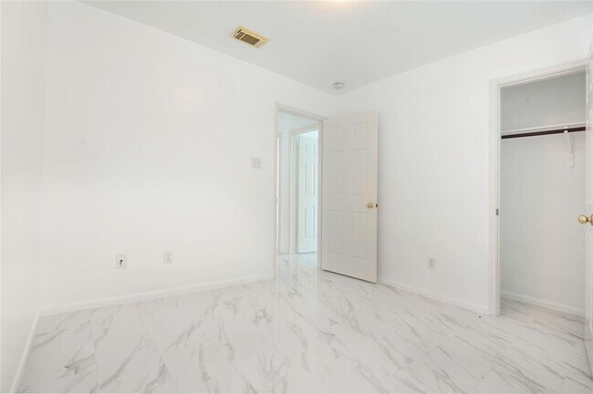 Building Photo - 7103 Bryton Park Dr