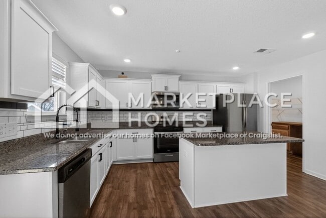 Building Photo - 1067 Evan Ct