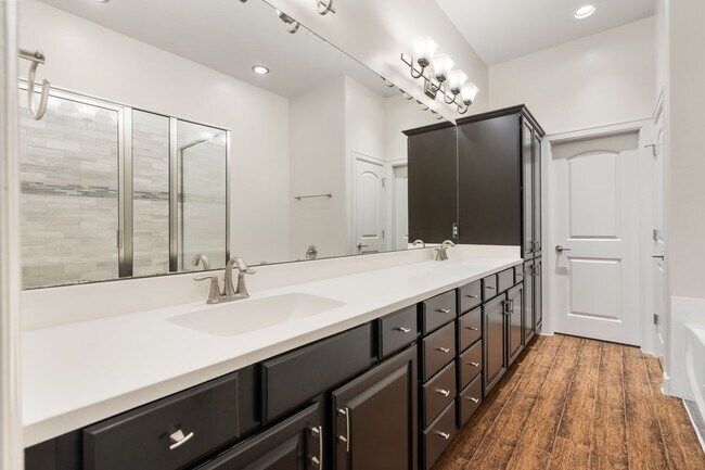 Building Photo - 2934 Whitman Dr