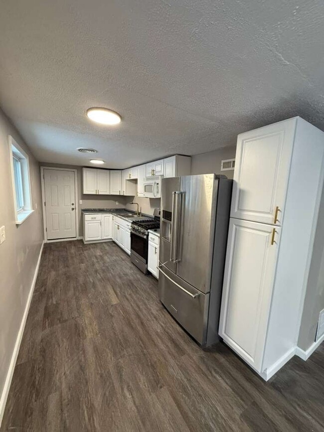 Building Photo - 4095 Sleepy Hollow Rd