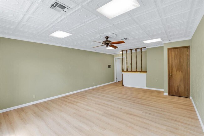 Building Photo - 9006 Balcones Club Dr