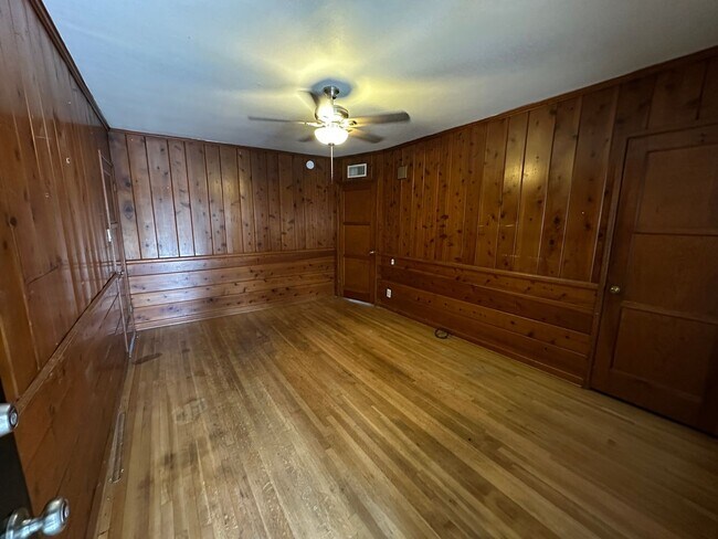 Building Photo - 3 Bed, 2 Bath Home in Lake Balboa
