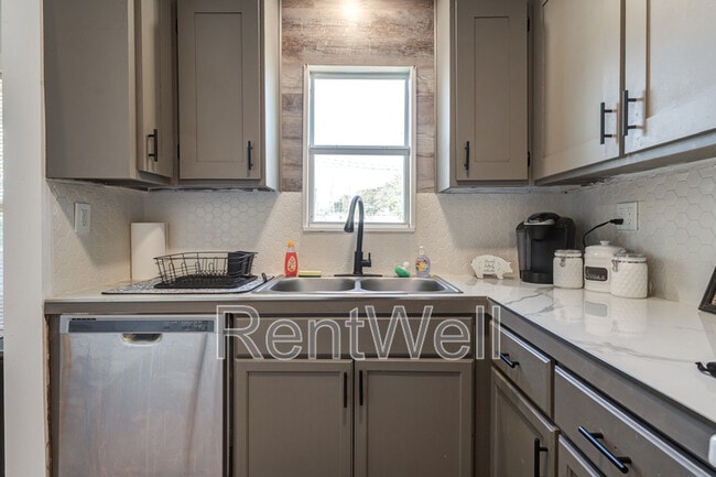 Building Photo - 2317 37th St
