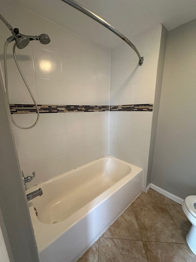 Building Photo - 1007 Lake Ave