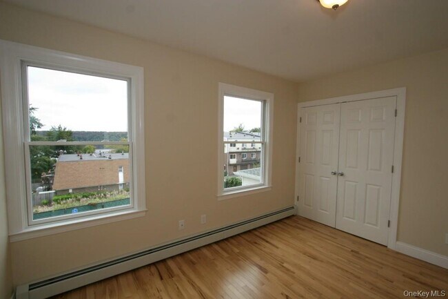 Building Photo - 385 Palisade Ave