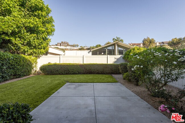 Building Photo - 4171 Del Mar Ave