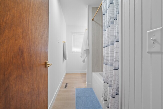 Building Photo - 1105 Julienne Dr