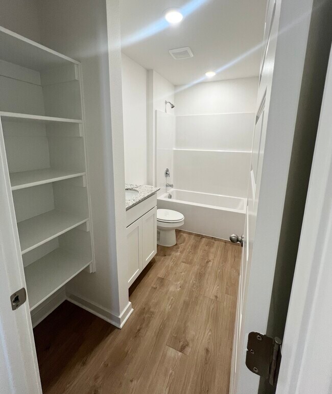 Building Photo - 561 Shepherd St