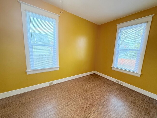 Building Photo - Newly Remodeled 2 BR/1 BA Home!