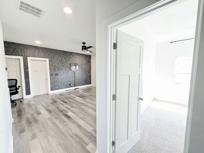 Building Photo - 211 Crooked Cedar Way