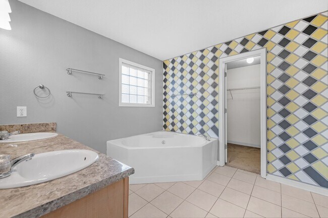 Building Photo - Pet Friendly Home Available Now!