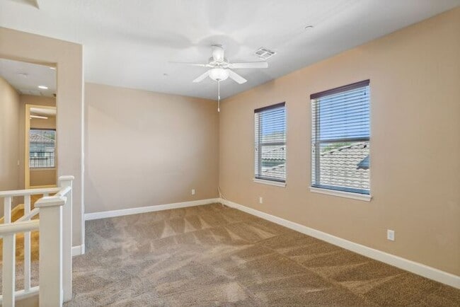 Building Photo - Welcome to this Charming 5 bedroom, 3.5 ba...