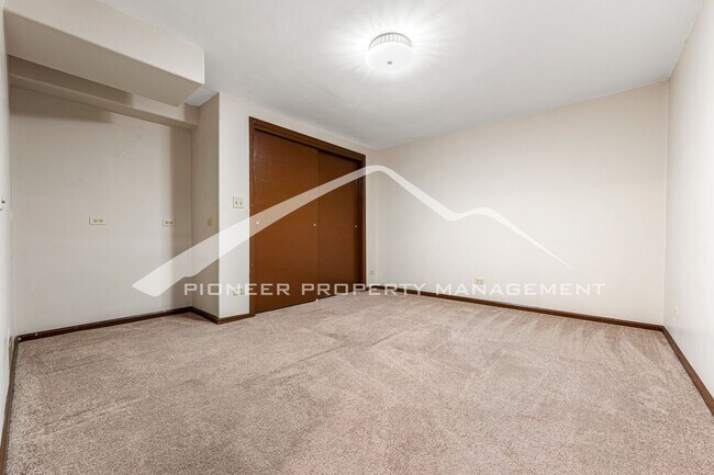 Building Photo - Spacious Home with Central AC and Fenced Yard