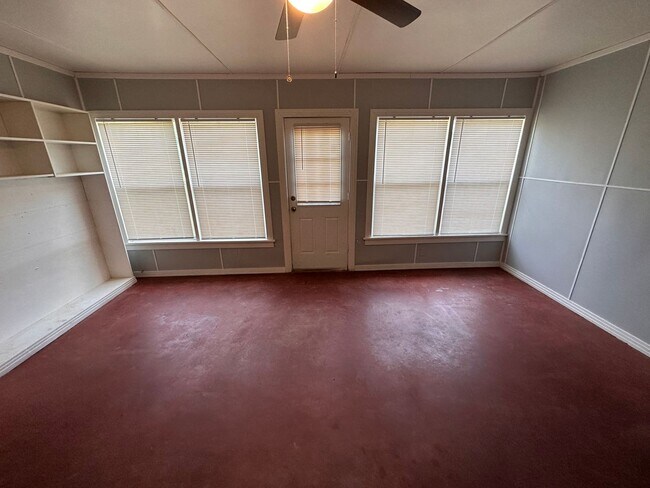 Building Photo - 211 W Holland St