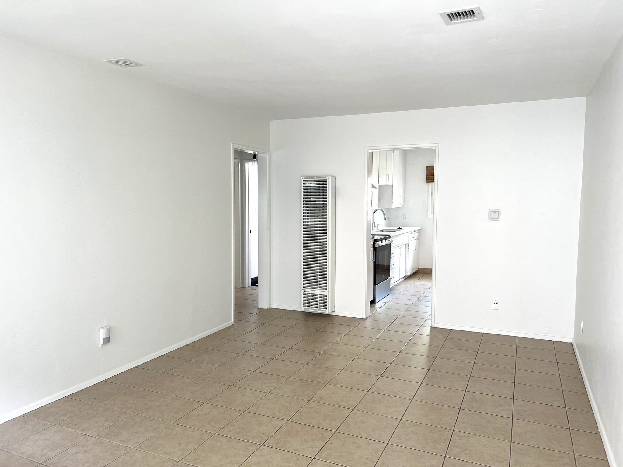 Building Photo - 4463 Mentone St