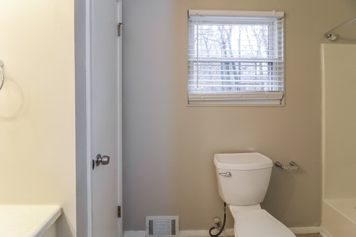 Building Photo - 5916 S Quail Dr