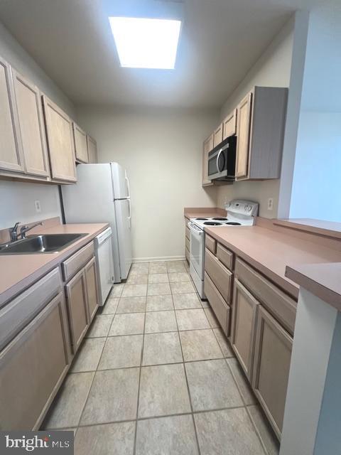 Building Photo - 9000 Bay Ave