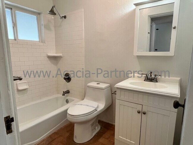 Building Photo - Spacious Two Bedroom