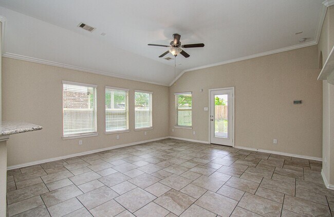 Building Photo - Spacious 4 Bed, 2 Bath Home Zoned to Tomball ISD