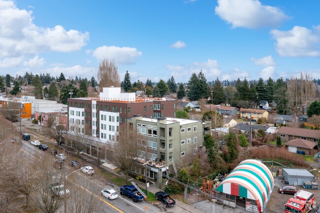 Building Photo - West Seattle Flats