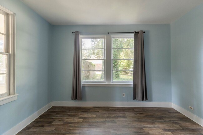 Building Photo - BILOXI - ADORABLE LITTLE COTTAGE - CLOSE TO KEESLER AND THE BEACH