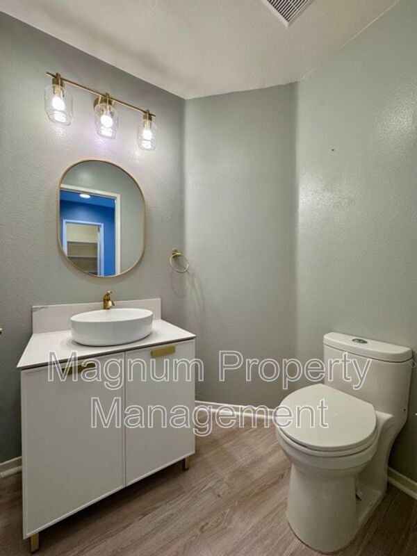 Building Photo - 32358 Gardenvail Dr