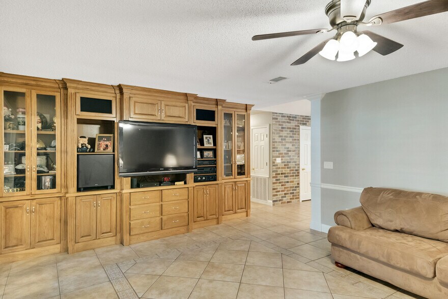 Building Photo - 59267 N Pearl Dr