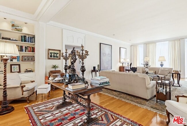 Building Photo - 516 S Rimpau Blvd