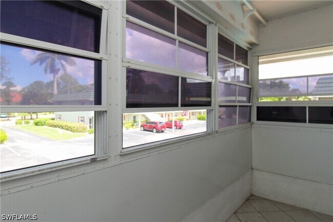 Building Photo - 300 Valley Stream Dr