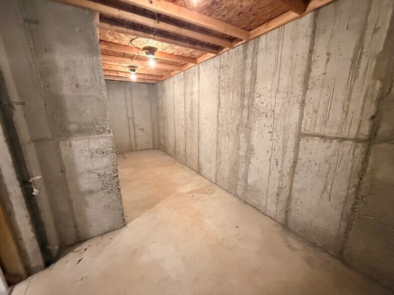 Building Photo - 794 Golden Leaf Way