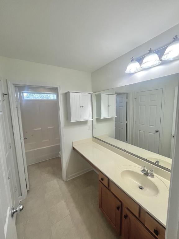 Building Photo - 425 Tiburon Dr