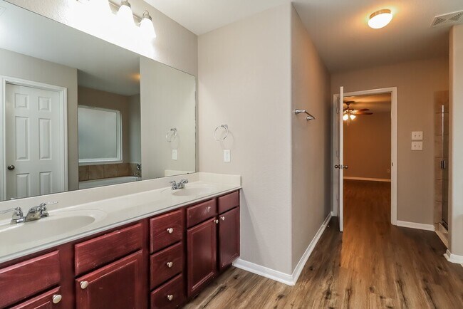 Building Photo - 9952 Swallow Dr