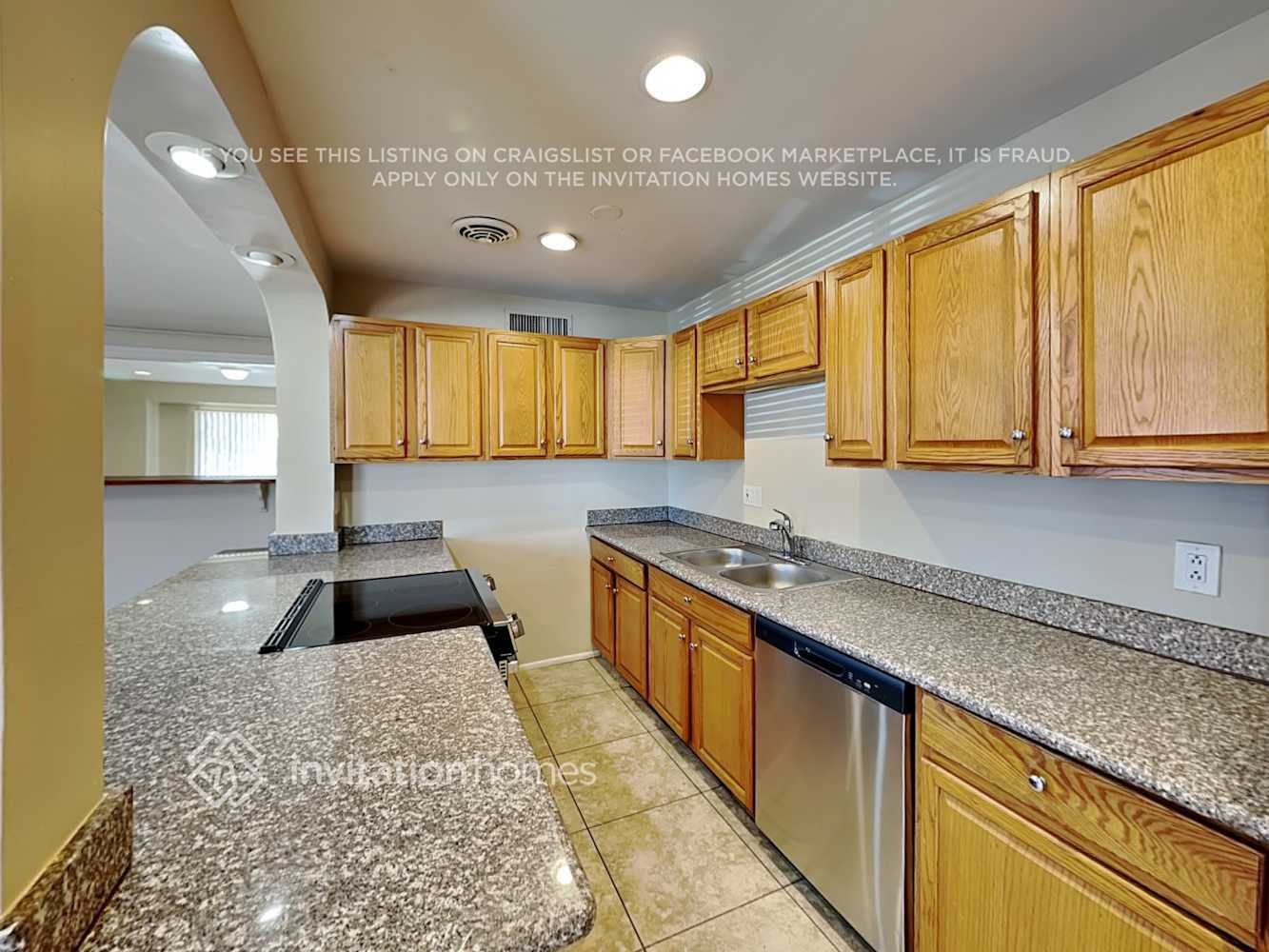 Building Photo - 3608 W Sierra Vista Dr