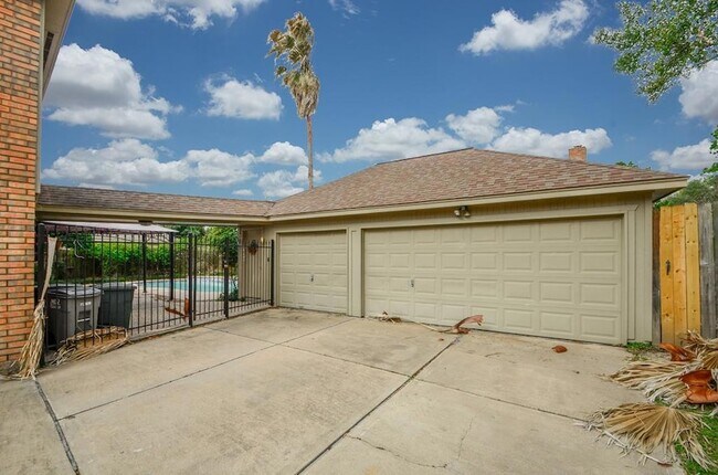 Building Photo - 24706 Mather Dr