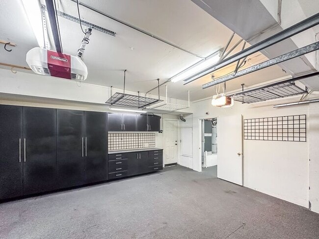 Building Photo - 32971 N Peak Dr