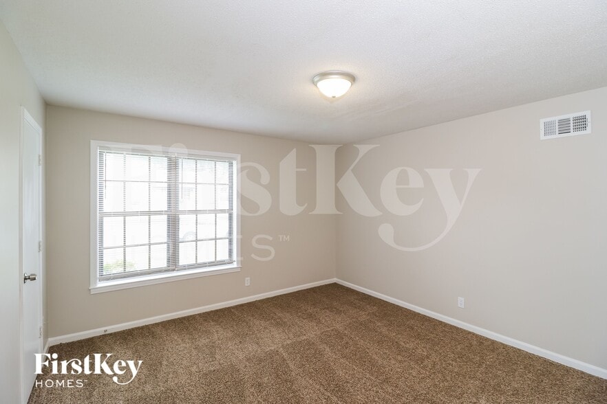 Building Photo - 5299 Twin Woods Ave