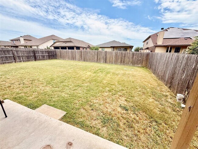 Building Photo - 1223 Daffodil Dr
