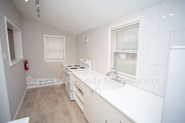 Building Photo - 37 Claypoole Ave