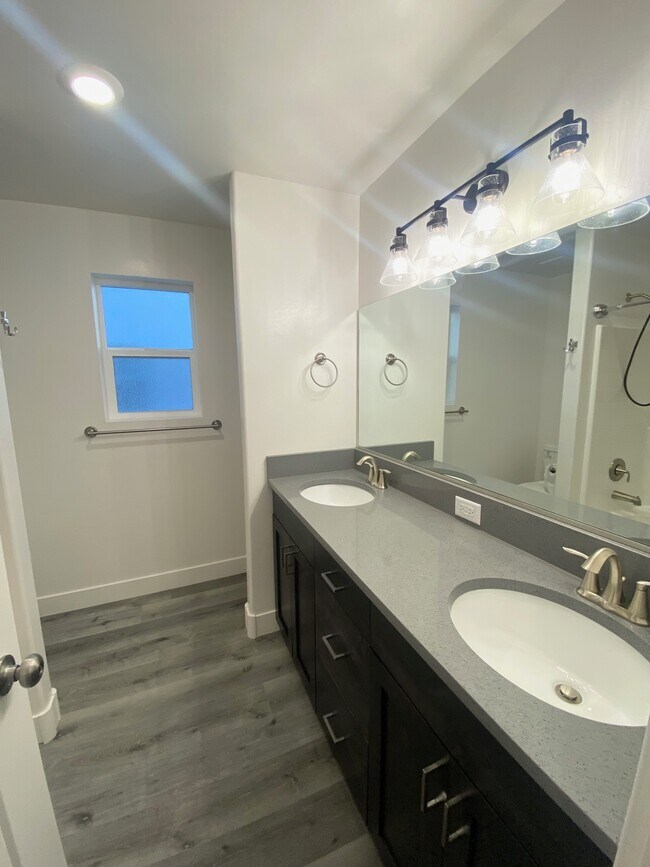 Building Photo - 3773 Ventura Ave