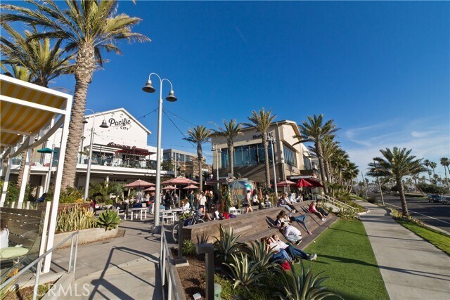 Building Photo - 1200 Pacific Coast Hwy