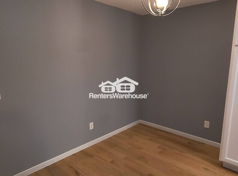 Building Photo - 950 Butte Ct