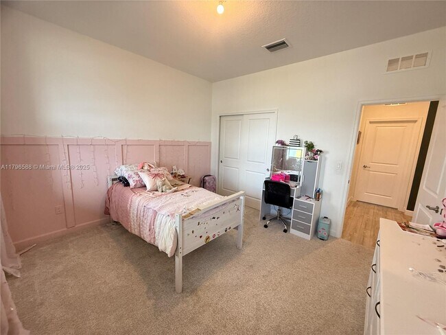 Building Photo - 10503 SW Orana Dr